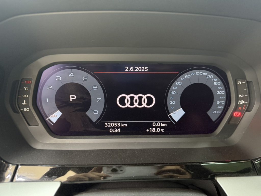 Audi A3 2022 Sportback 35 TFSI Спортивный стиль - Huishida Trading