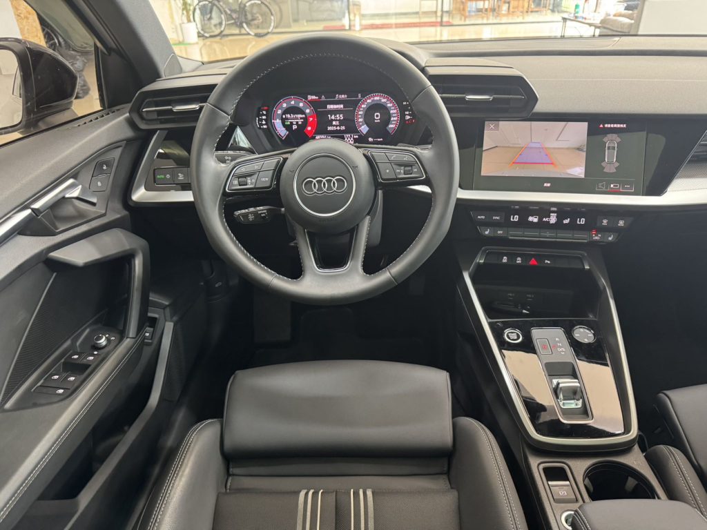 Audi A3 2022 Sportback 35 TFSI Спортивный стиль - Huishida Trading