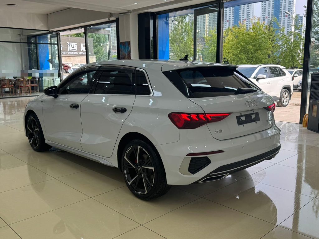 Audi A3 2022 Sportback 35 TFSI Спортивный стиль - Huishida Trading