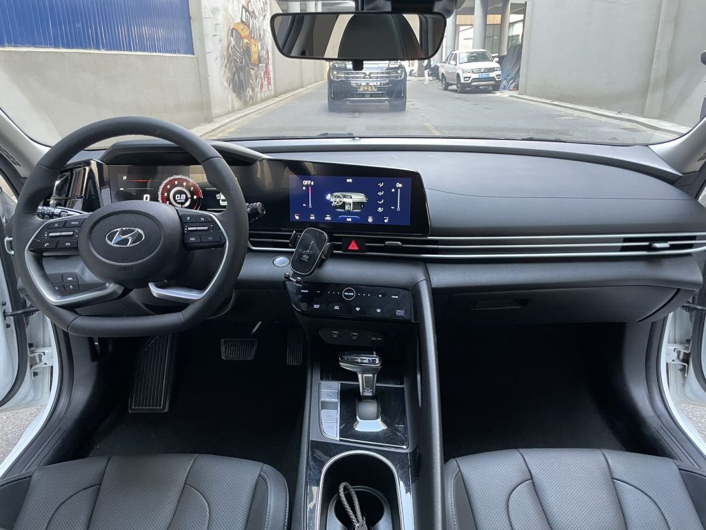 Hyundai Elantra 2022 Модель 1.5L CVT LUX Premium Edition - Huishida Trading