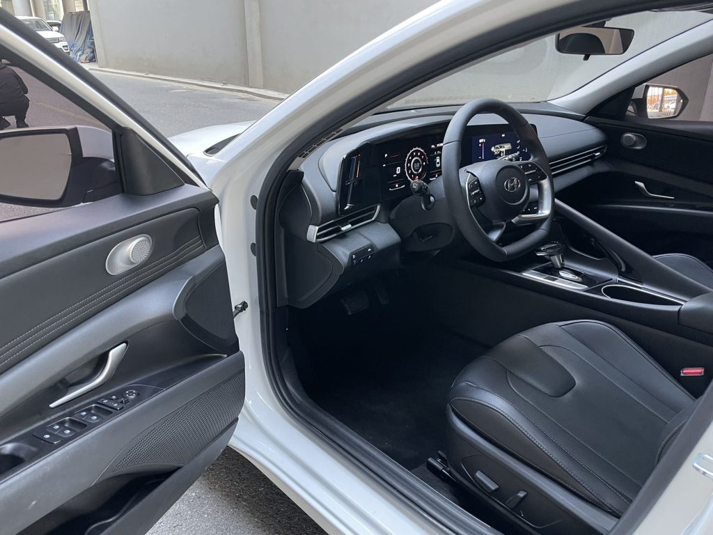 Hyundai Elantra 2022 Модель 1.5L CVT LUX Premium Edition - Huishida Trading