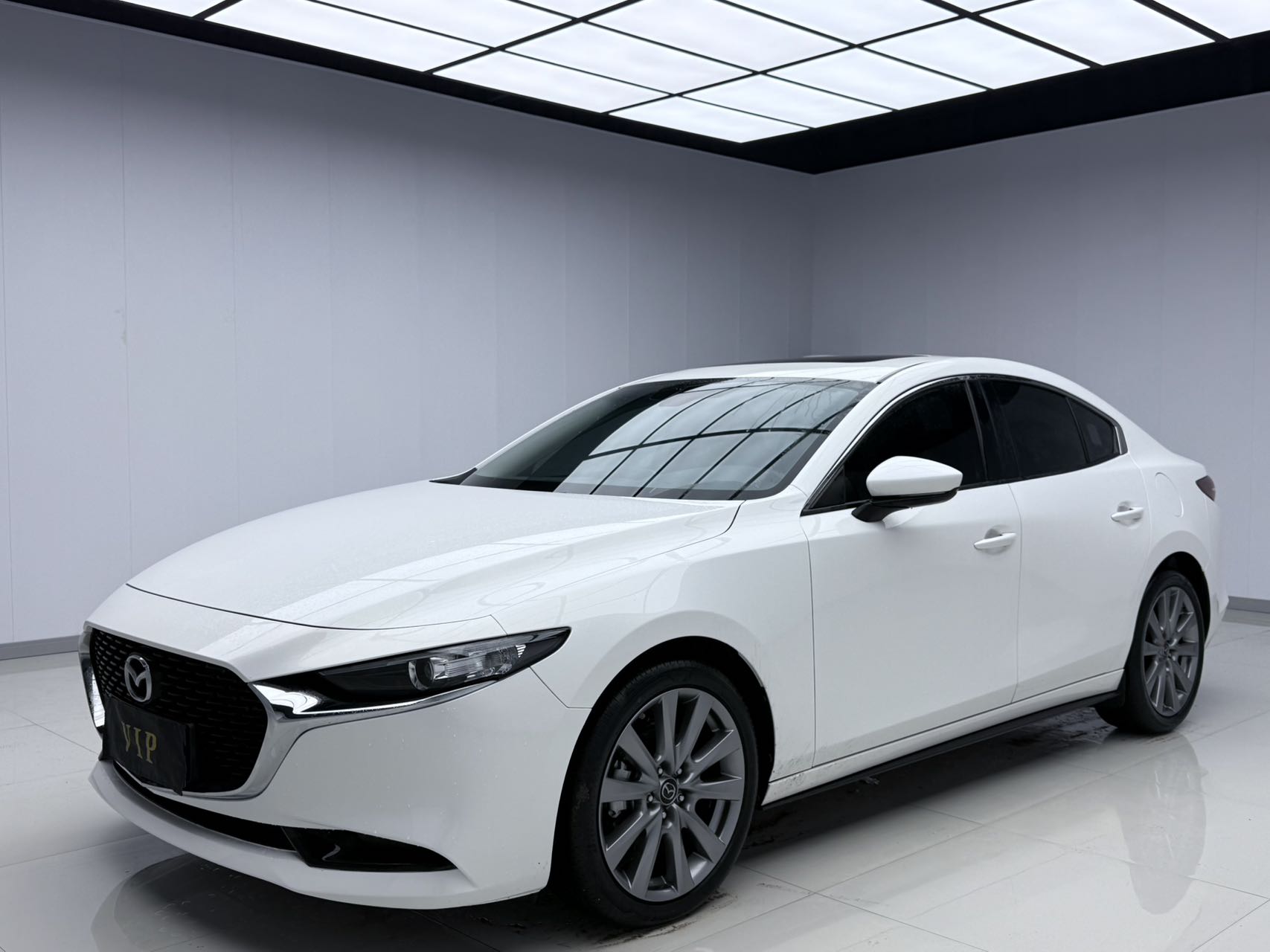 Mazda3 Axela Модель 2021 года, 2,0 л, автоматическая коробка передач, версия Premium Edition.