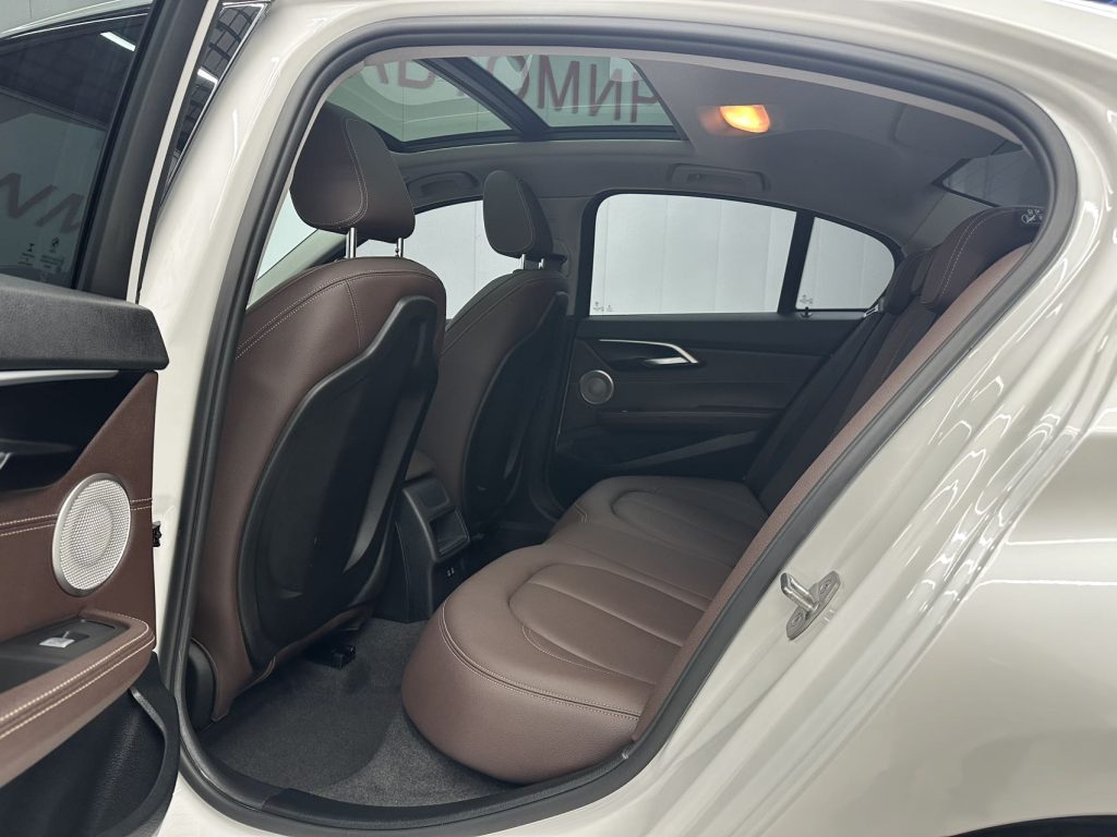 BMW 1 серии 2022 120i M Sport Night Edition - Huishida Trading