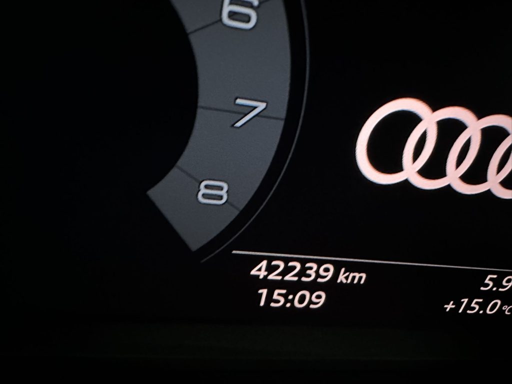 Audi Q3 2022 года 35 TFSI Sportline - Huishida Trading