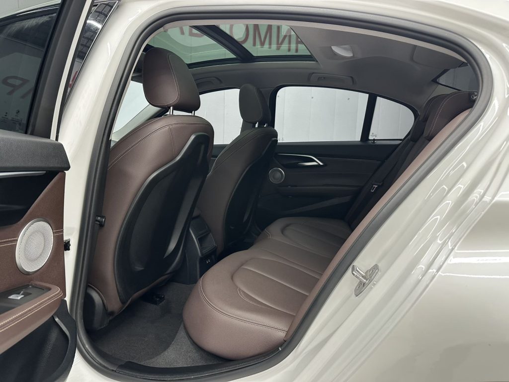 BMW 1 серии 2021 года с обновленным дизайном 120i M Sport Night Edition - Huishida Trading