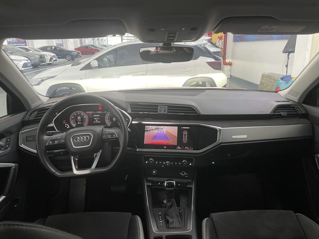 Audi Q3 2022 года 35 TFSI Sportline National VI - Huishida Trading