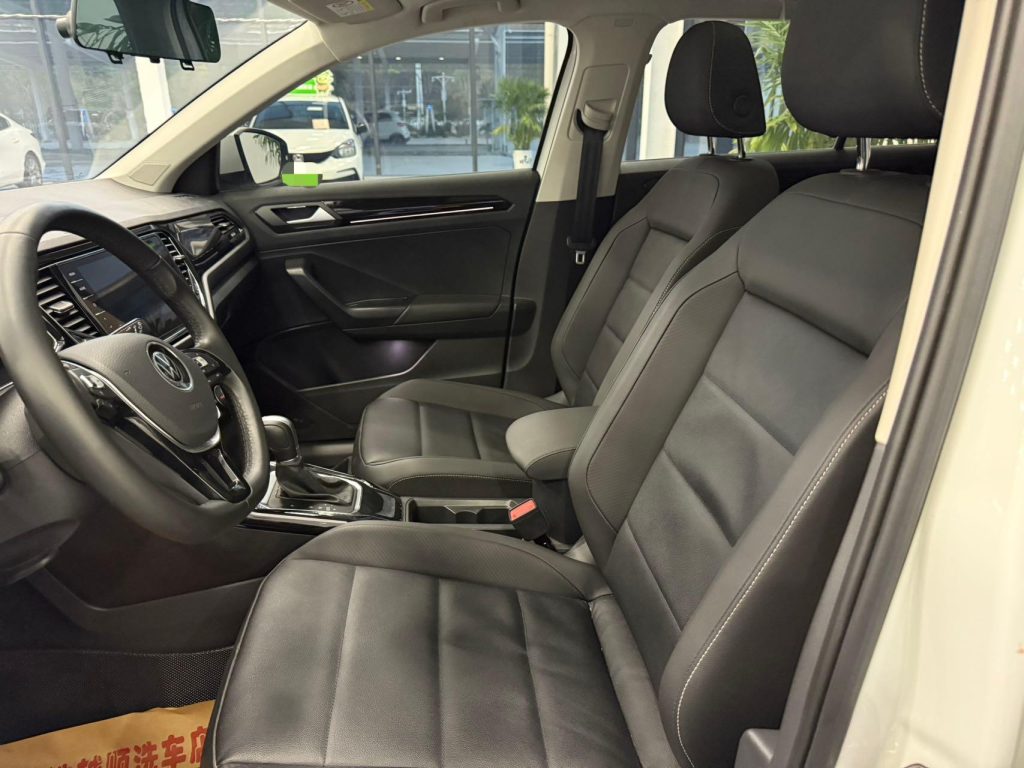 Volkswagen T-ROC 2022 года 280TSI DSG Передний привод Comfort PLUS - Huishida Trading