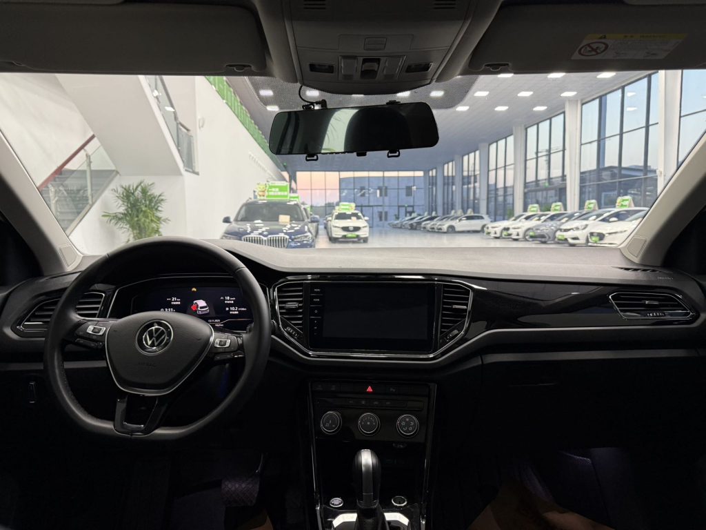 Volkswagen T-ROC 2022 года 280TSI DSG Передний привод Comfort PLUS - Huishida Trading