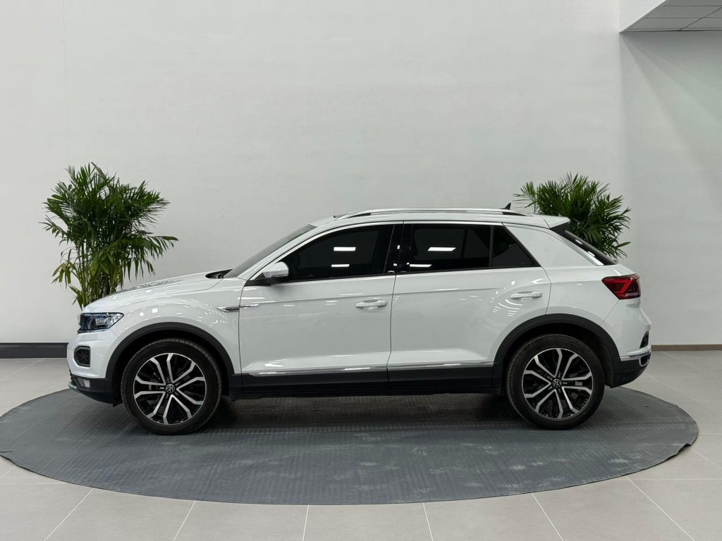 Volkswagen T-ROC 2022 года 280TSI DSG Передний привод Comfort PLUS - Huishida Trading