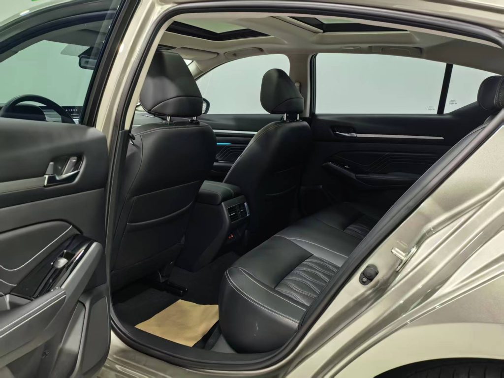 Nissan ALTIMA Champagne Gold Модель 2022 года 2.0L XL-Upr Premium Edition - Huishida Trading