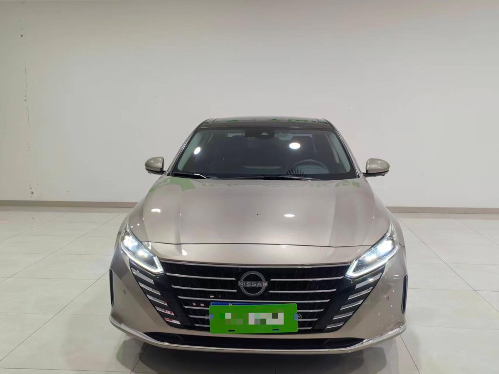 Nissan ALTIMA Champagne Gold Модель 2022 года 2.0L XL-Upr Premium Edition - Huishida Trading