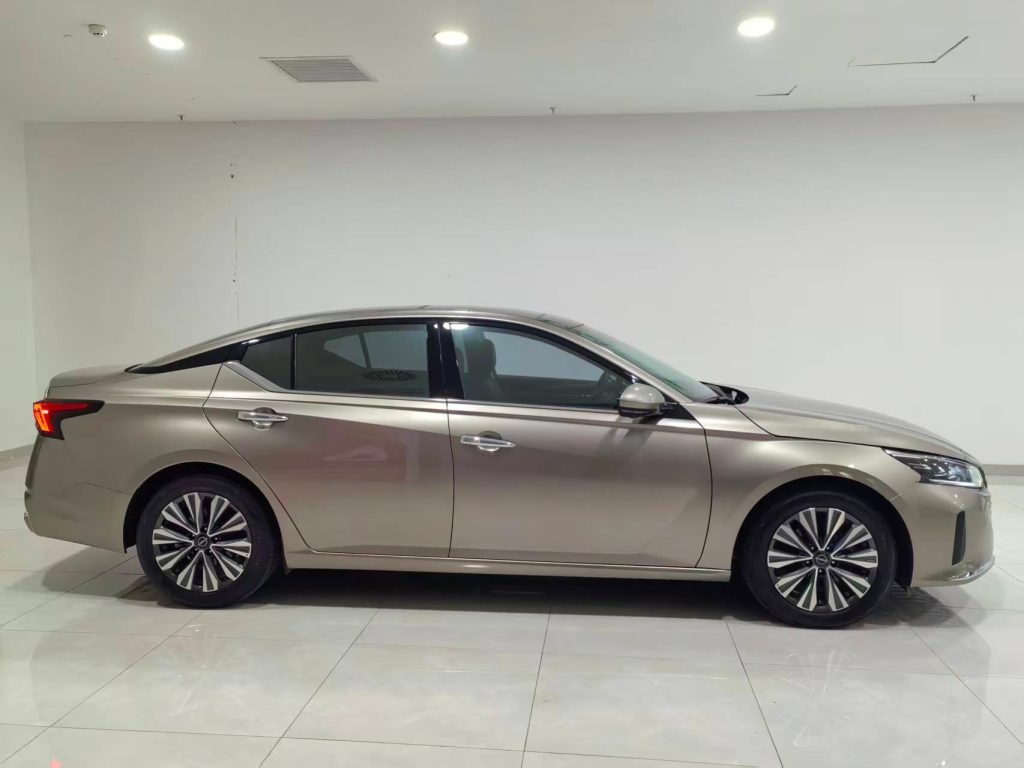 Nissan ALTIMA Champagne Gold Модель 2022 года 2.0L XL-Upr Premium Edition - Huishida Trading