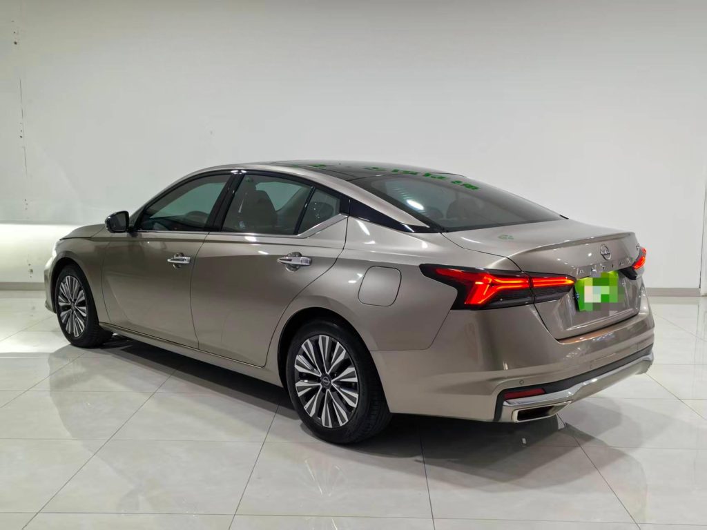 Nissan ALTIMA Champagne Gold Модель 2022 года 2.0L XL-Upr Premium Edition - Huishida Trading