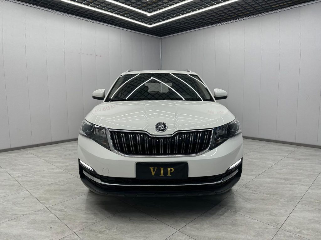 Škoda Kamiq 2021 1,5 л, автоматическая коробка передач, версия Comfort Edition - Huishida Trading