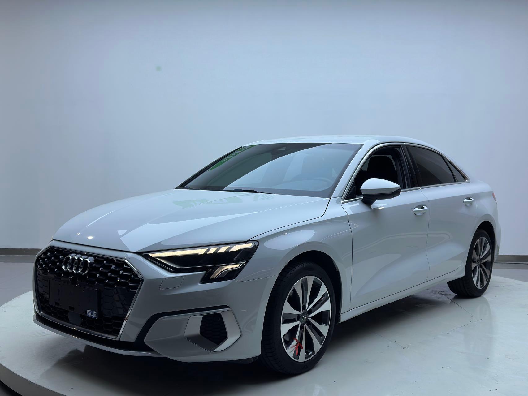 Audi A3  2021 модельный год  A3L Limousine 35 TFSI  Комплектация Ambition Elegance