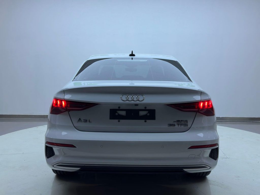 Audi A3 2021 модельный год A3L Limousine 35 TFSI Комплектация Ambition Elegance - Huishida Trading