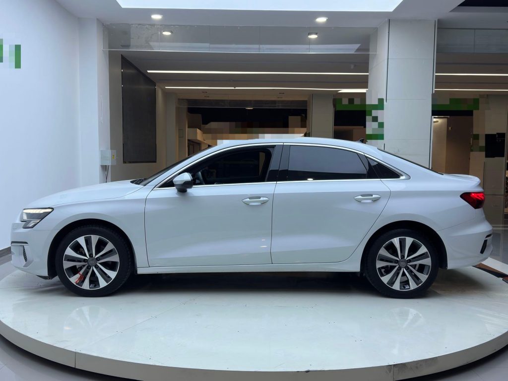 Audi A3 2021 модельный год A3L Limousine 35 TFSI Комплектация Ambition Elegance - Huishida Trading