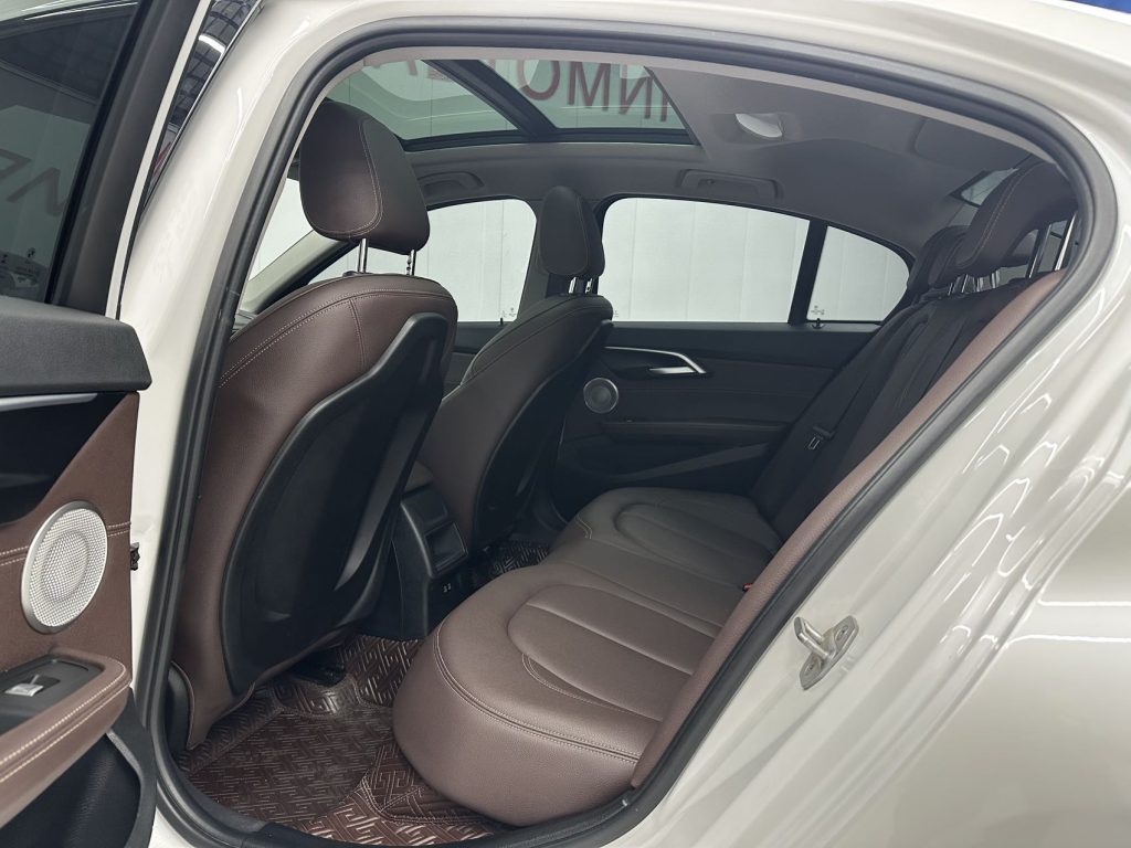 BMW 1 серии 2021 Facelift 120i M Sport Night Edition - Huishida Trading