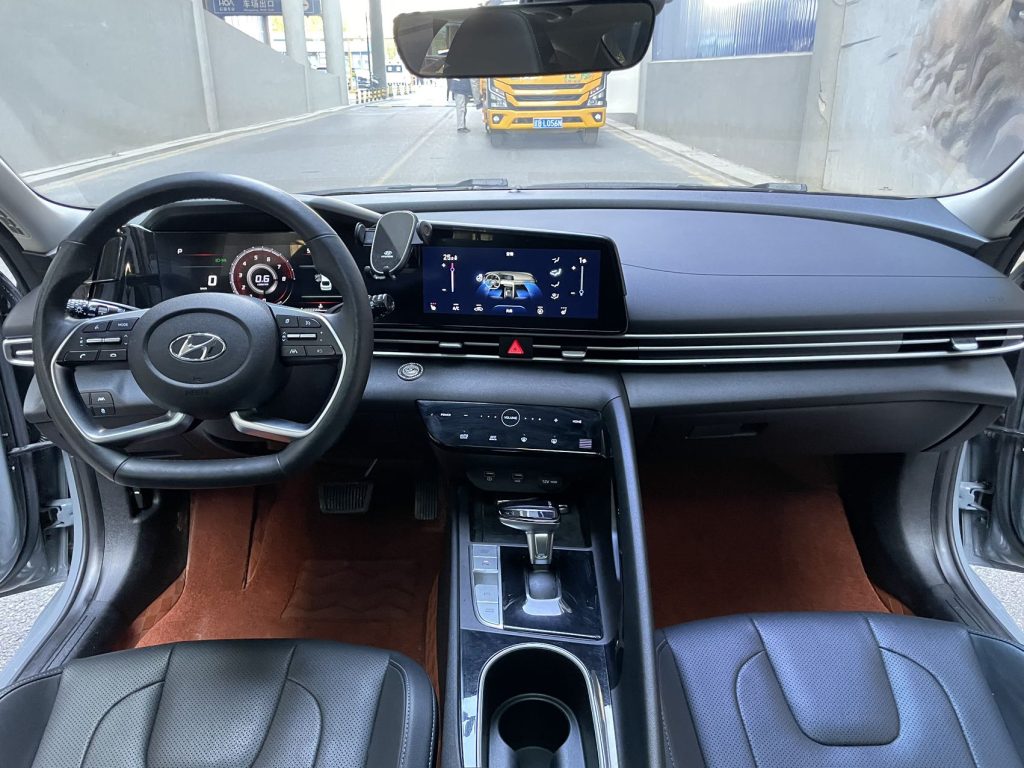 Hyundai Elantra 2022 Модель 1.5L CVT LUX Premium Edition - Huishida Trading