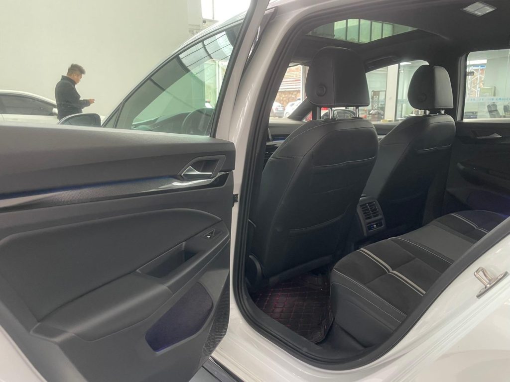 Volkswagen Golf 2023 Модель 280TSI DSG R-Line Lite - Huishida Trading