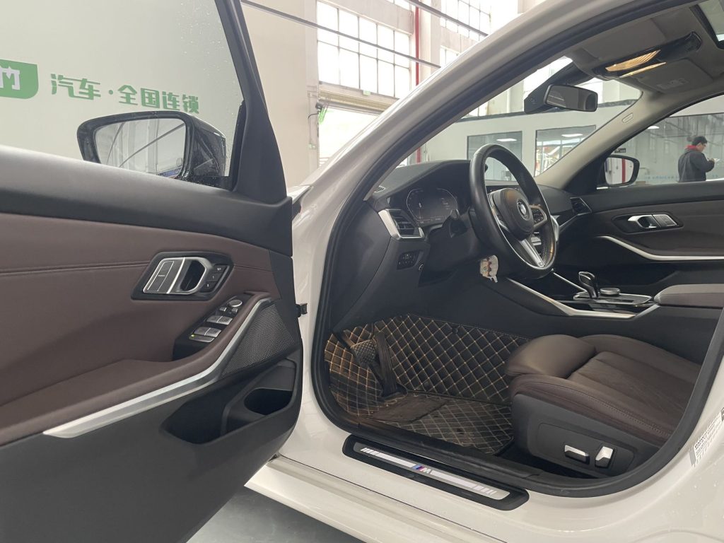 BMW 3 серии 2022 года 320Li M Sport Package - Huishida Trading