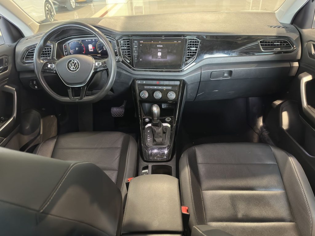 Volkswagen T-ROC 2021 280TSI DSG Передний привод Comfort Connect Edition - Huishida Trading