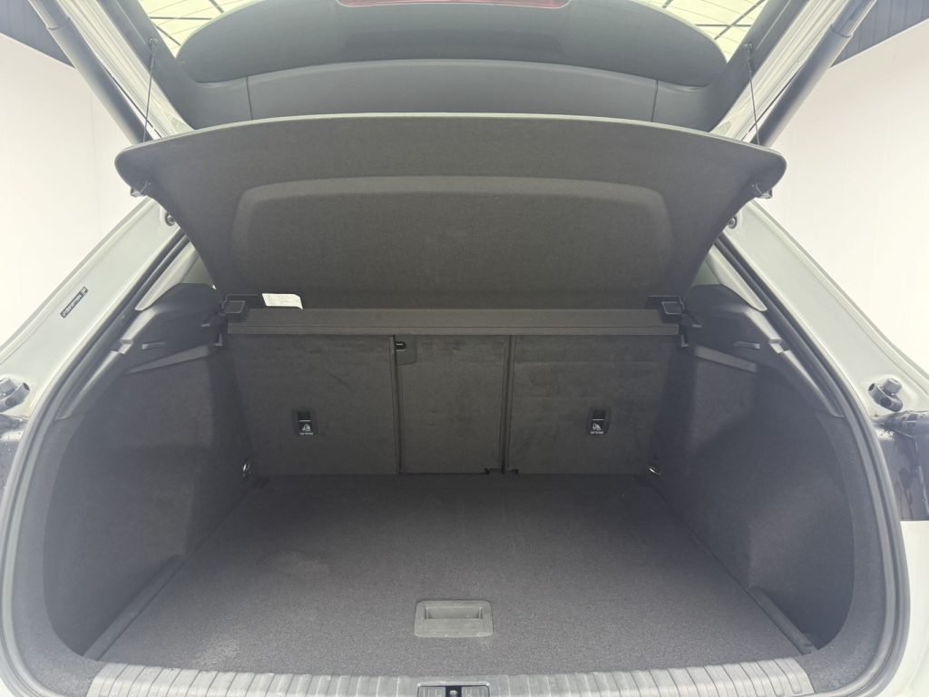 Audi Q3 2023 35 TFSI Sportline (1.4T) - Huishida Trading