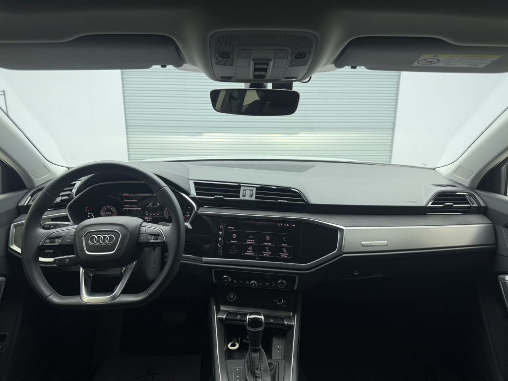 Audi Q3 2023 35 TFSI Sportline (1.4T) - Huishida Trading