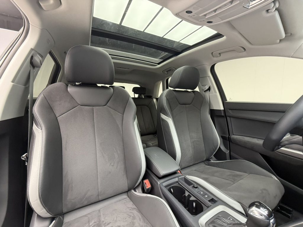 Audi Q3 2023 35 TFSI Sportline (1.4T) - Huishida Trading