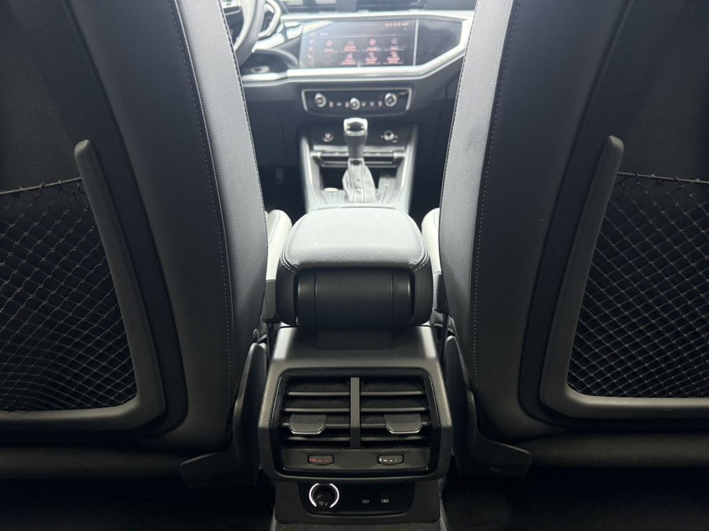 Audi Q3 2023 35 TFSI Sportline (1.4T) - Huishida Trading