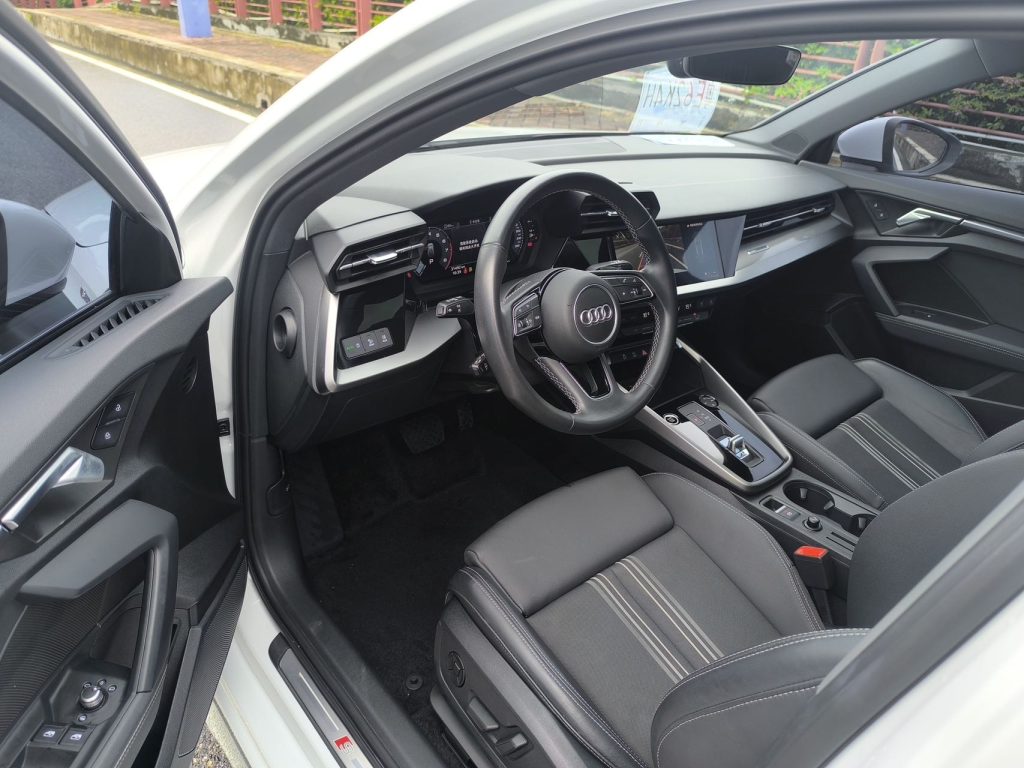 Audi A3 2022 Sportback 35 TFSI Fashion Sport Edition - Huishida Trading