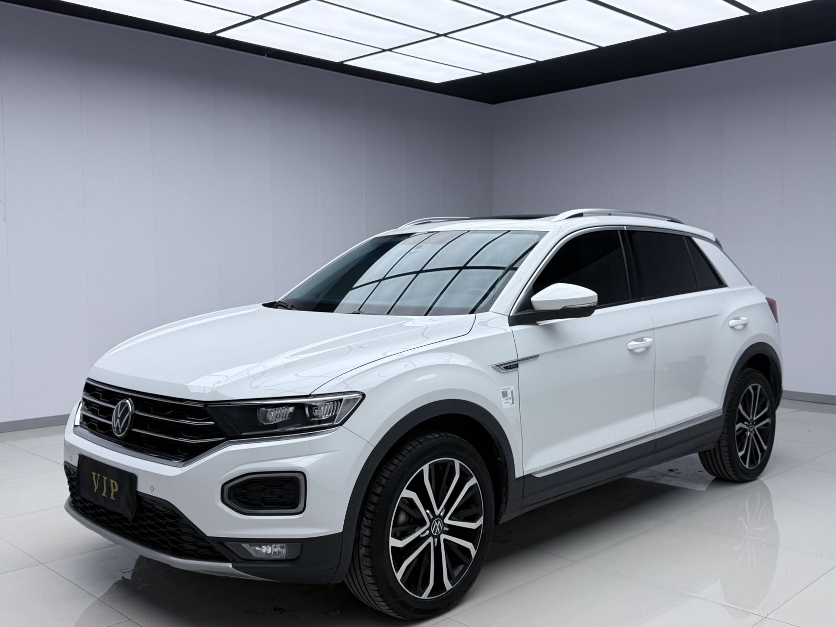 Volkswagen T-Roc 2022 280TSI DSG Двухколесный привод Comfort PLUS