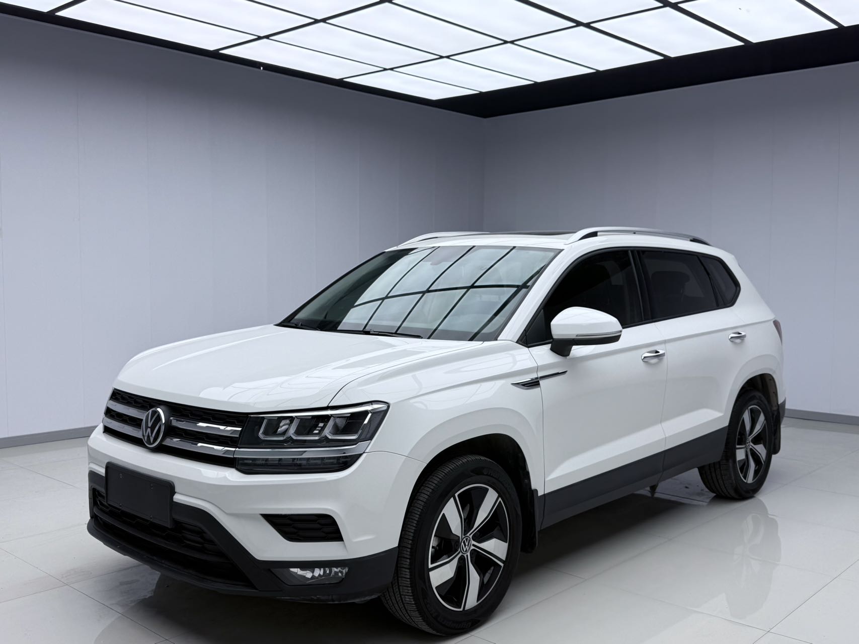 Volkswagen Tharu 2022 280TSI Comfort Edition, передний привод