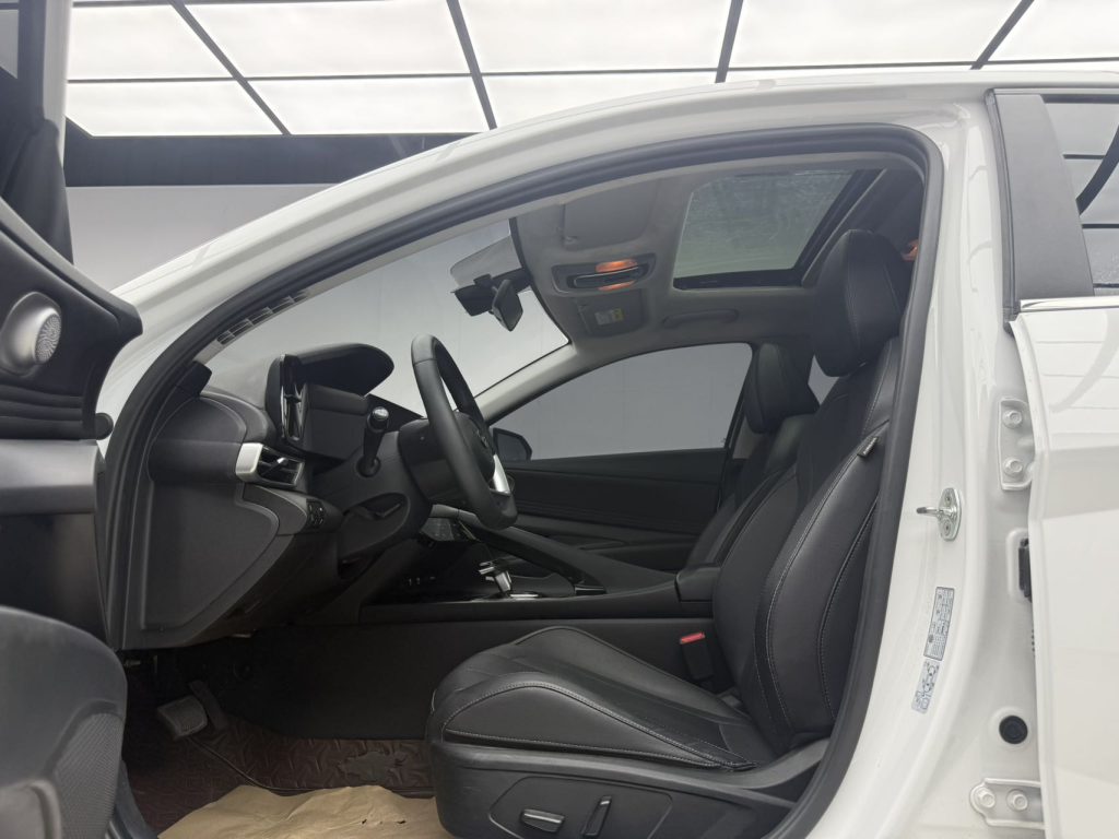 ELANTRA Модель 2022 года 1,5 л CVT LUX Prestige Edition - Huishida Trading