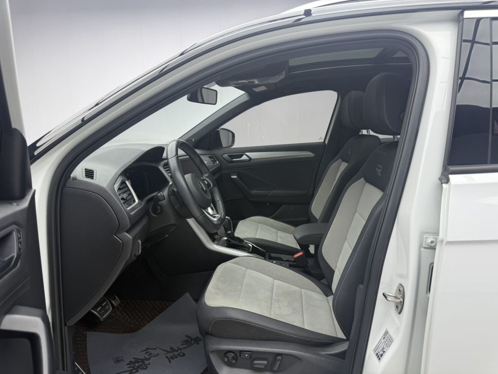 Volkswagen T-Roc 2021 280TSI DSG Двухколесный привод R-Line Pro Smart Connect Edition - Huishida Trading