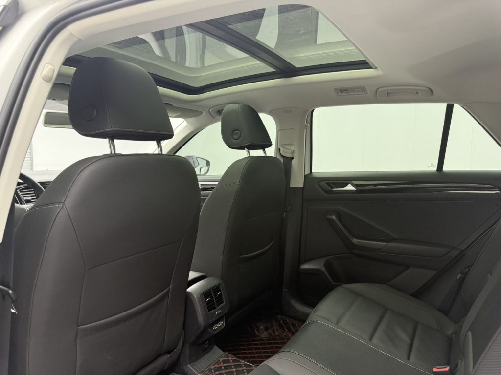 Volkswagen T-Roc 2022 280TSI DSG Двухколесный привод Comfort PLUS - Huishida Trading