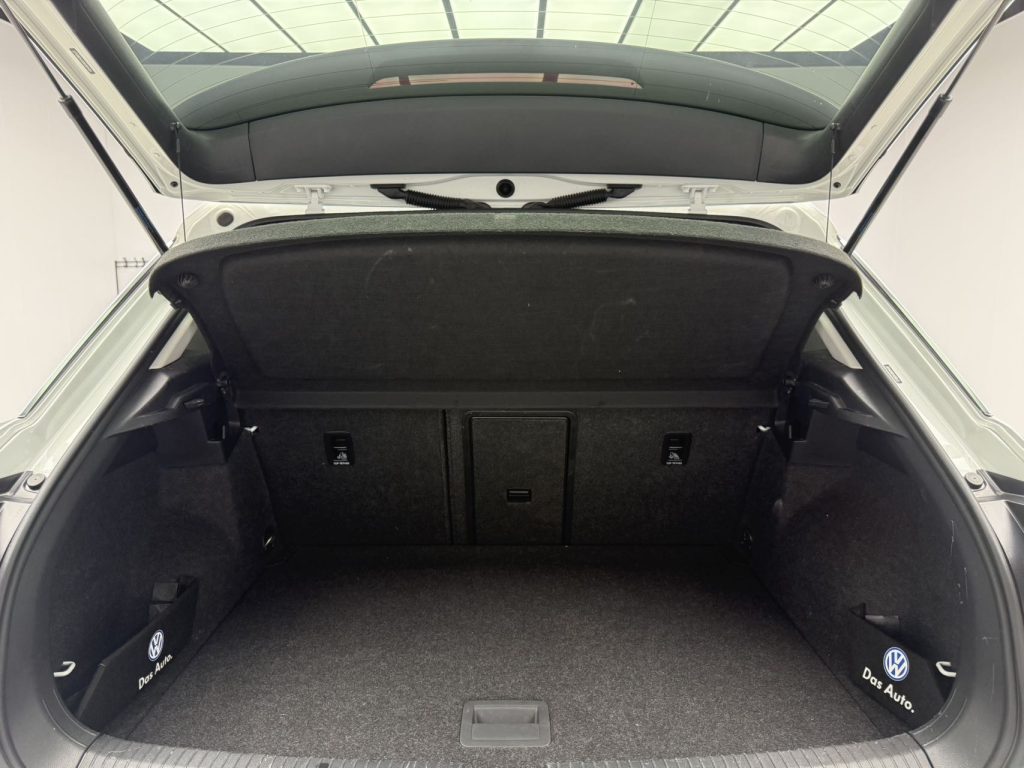 Volkswagen T-Roc 2022 280TSI DSG Двухколесный привод Comfort PLUS - Huishida Trading