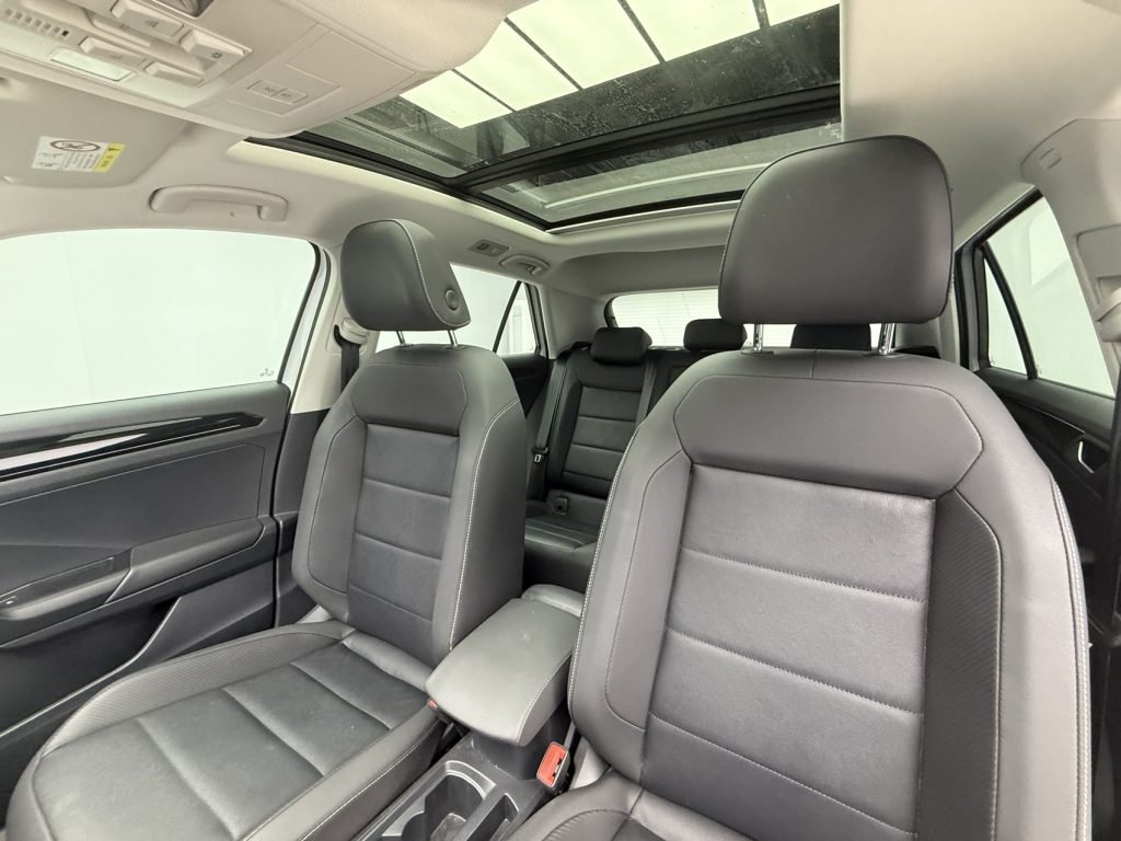 Volkswagen T-Roc 2022 280TSI DSG Двухколесный привод Comfort PLUS - Huishida Trading