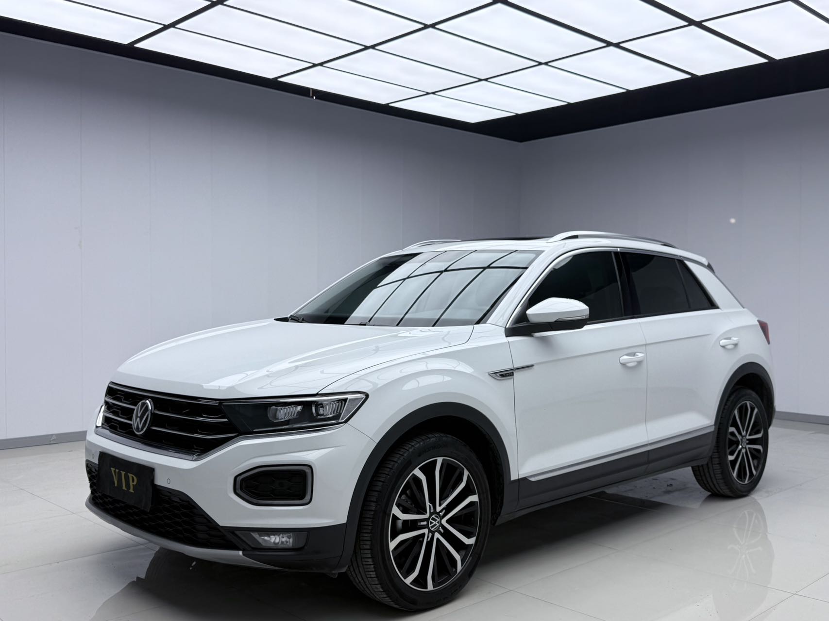 Volkswagen T-Roc 2022 280TSI DSG Двухколесный привод Comfort PLUS