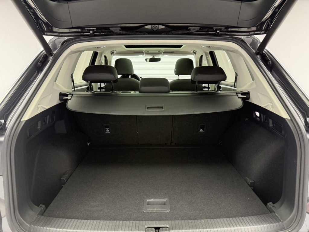 TAYRON 2022 280TSI Двухколесный привод Luxury Smart Connect Edition - Huishida Trading