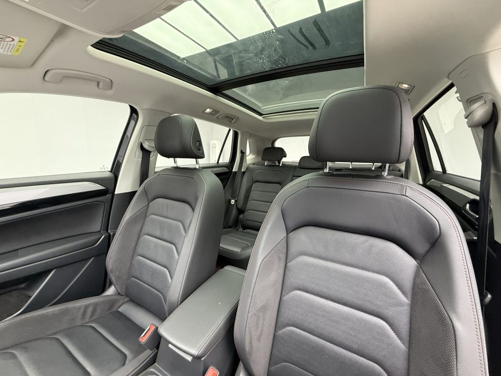 TAYRON 2022 280TSI Двухколесный привод Luxury Smart Connect Edition - Huishida Trading