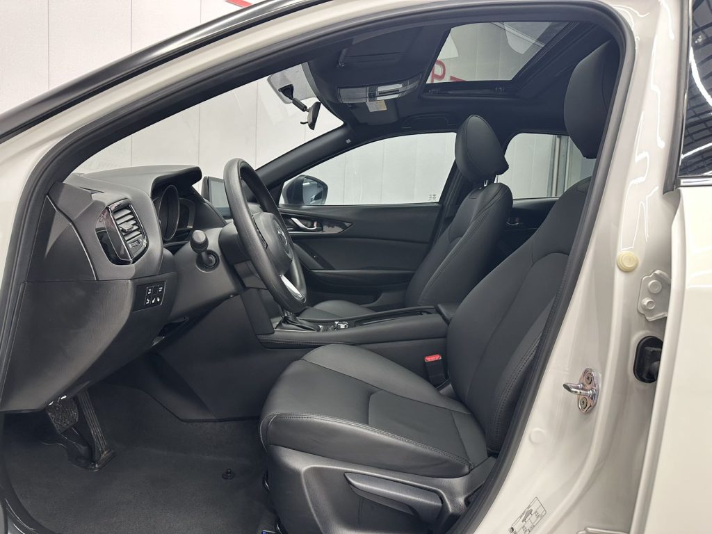 Mazda CX-4 2021 года 2,0 л Автоматическая коробка передач Передний привод Skyactiv Dynamic Edition - Huishida Trading