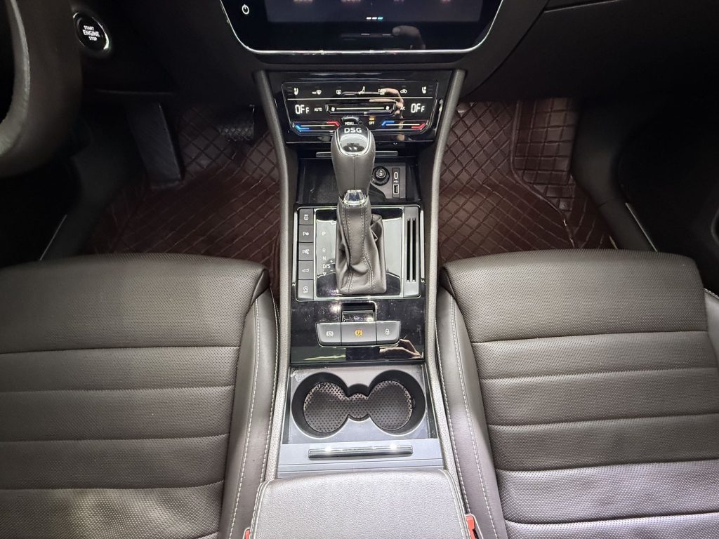 Skoda SUPERB 2021 модельный год TSI380 DSG Flagship Edition - Huishida Trading