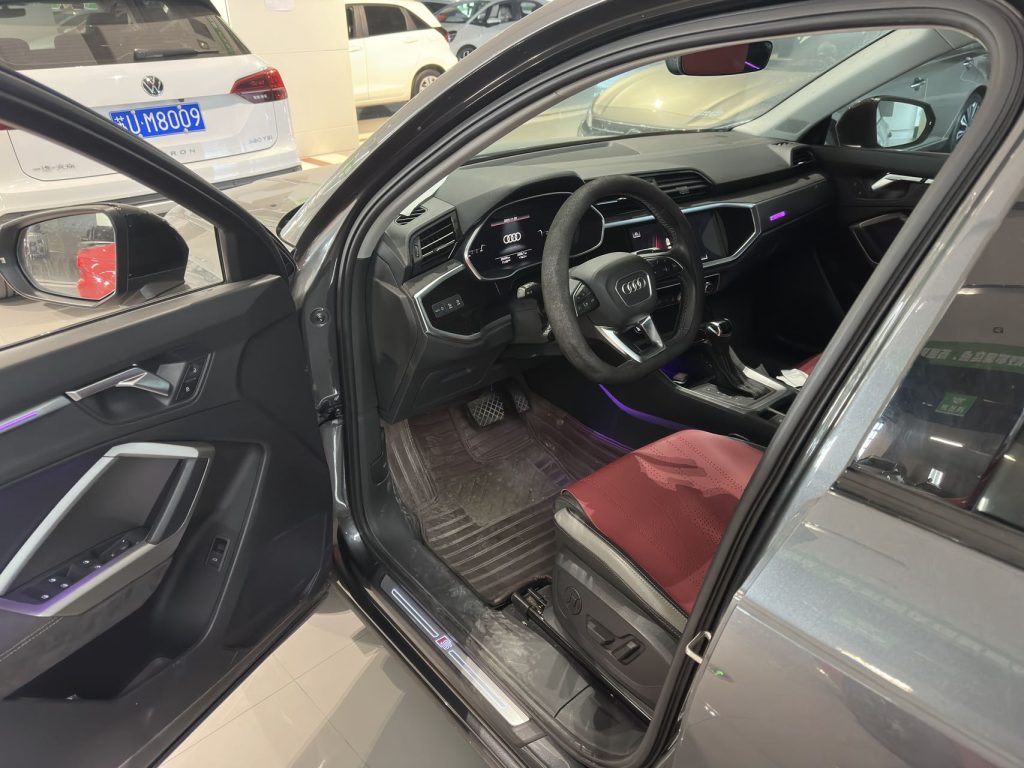 Audi Q3 2023 года 35 TFSI Sportline (1.4T) - Huishida Trading