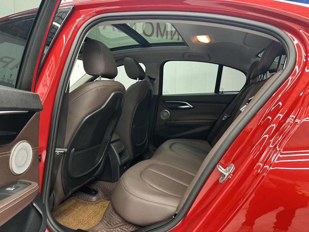 BMW 1 серии 2021 120i M Sport Night Edition - Huishida Trading