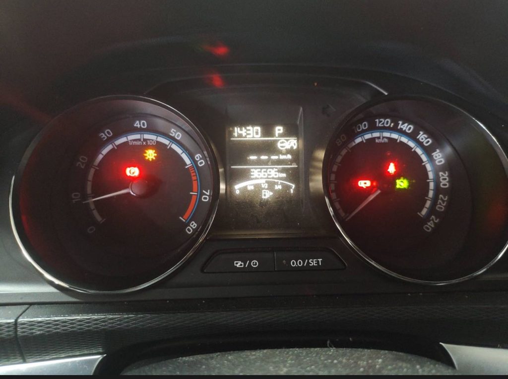 KAMIQ Модель 2021 года, 1,5 л, автоматическая коробка передач, версия Comfort Edition. - Huishida Trading