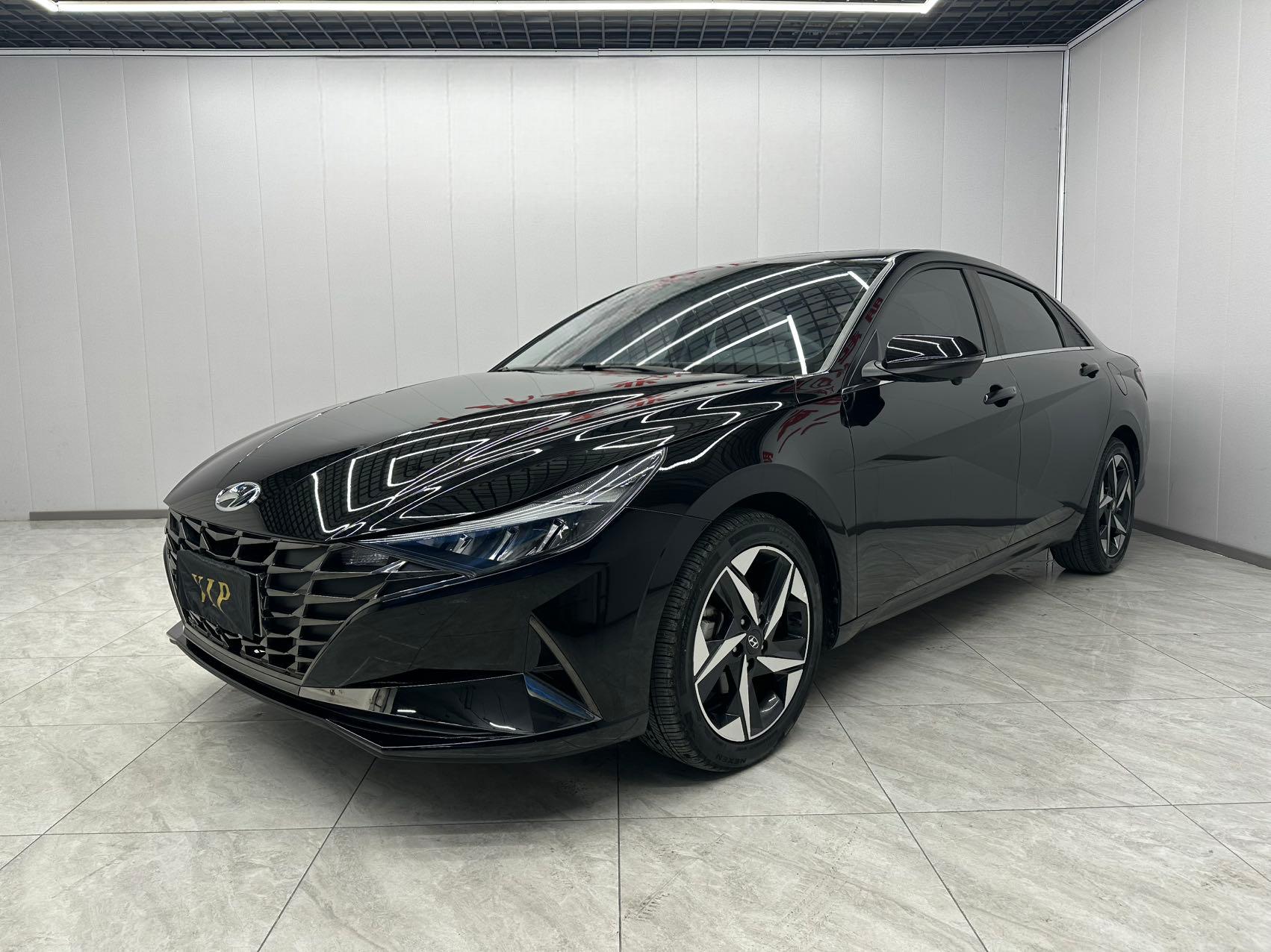 Hyundai Elantra 2022 года  1,5 л CVT LUX Premium Edition