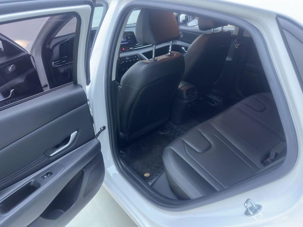 Hyundai Elantra 2022 года 1,5 л CVT LUX Premium Edition - Huishida Trading