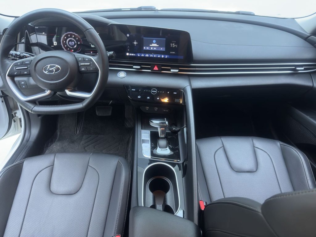 Hyundai Elantra 2022 года 1,5 л CVT LUX Premium Edition - Huishida Trading