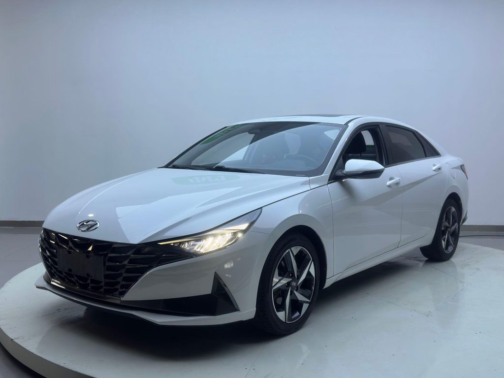 Hyundai Elantra 2022 года 1,5 л CVT LUX Premium Edition - Huishida Trading